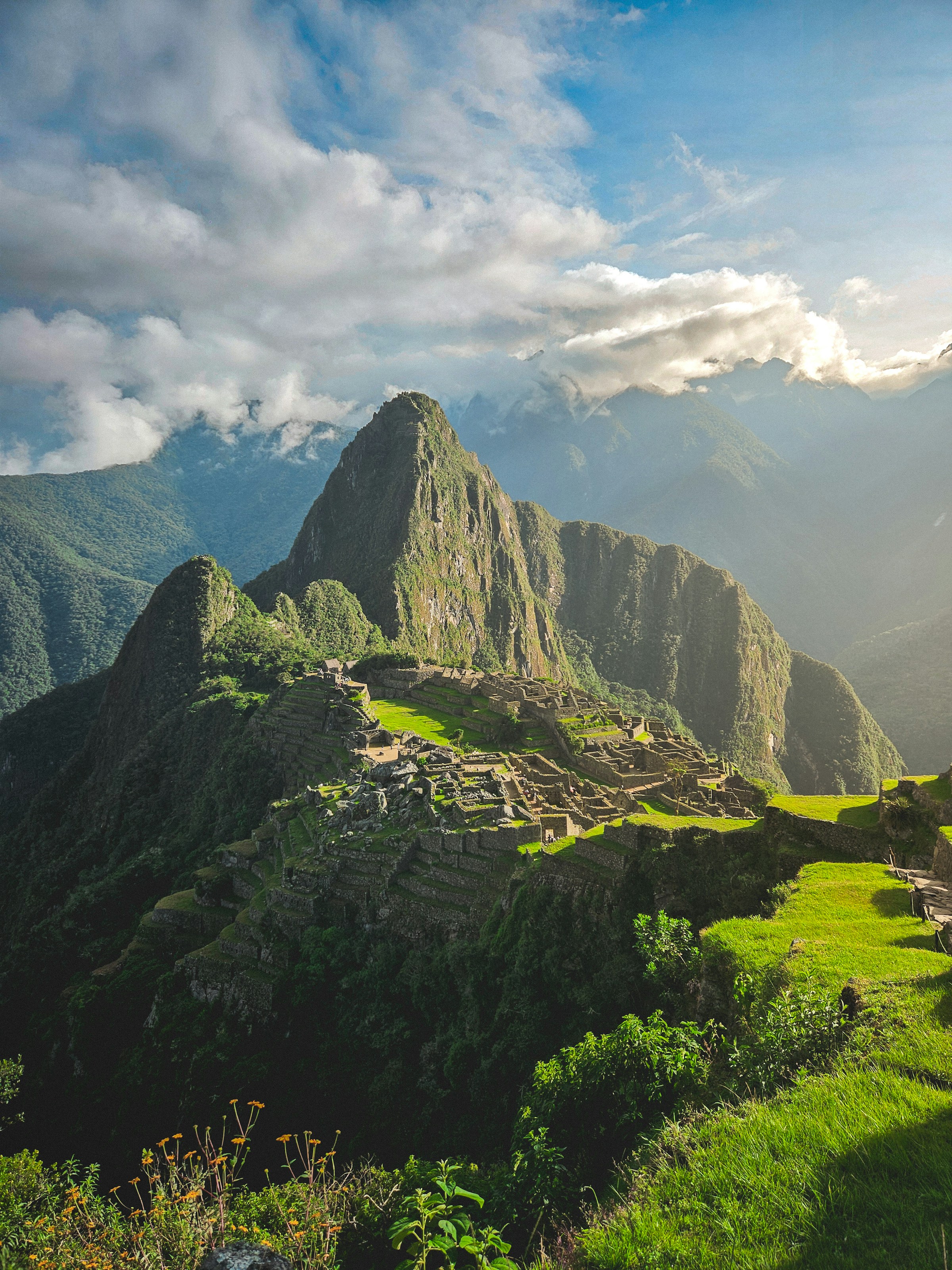 Machu Picchu entre las montañas de Cusco, Perú
