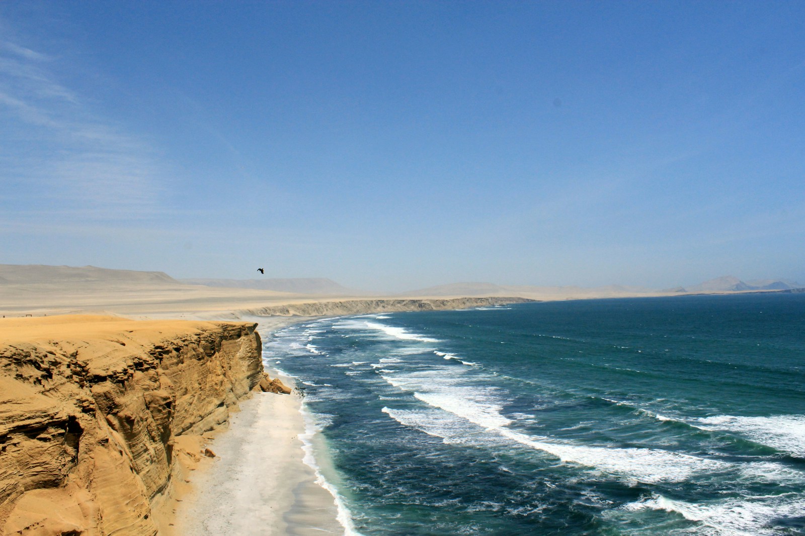 Paisaje costero de Paracas, Perú